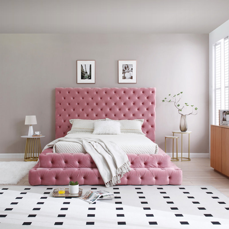 The Art of the High-Back Bed: How to Style Dramatic Tufted Velvet Without Overwhelming Your Space